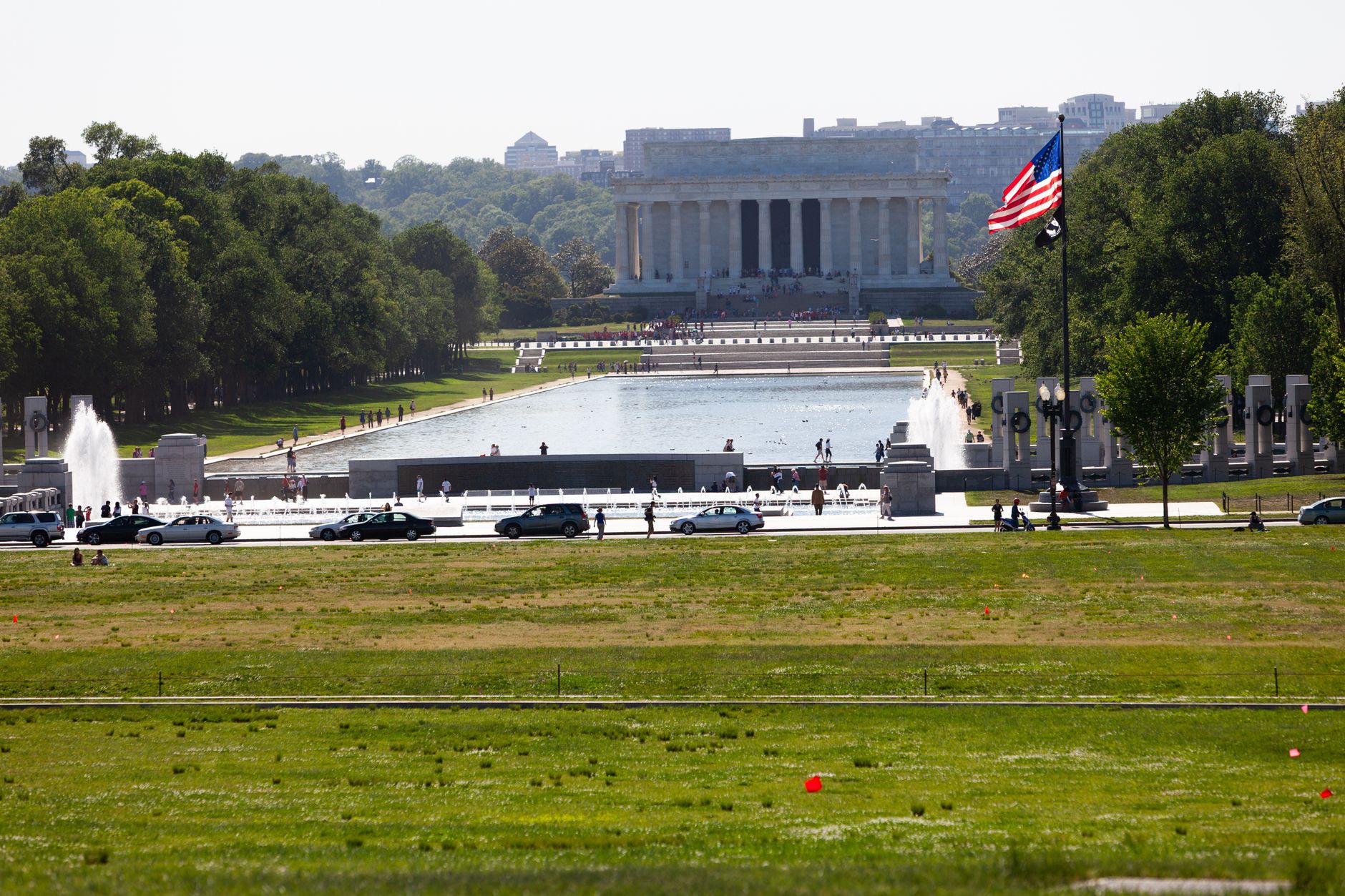 Monumento commemorativo a Washington sotto il cielo azzurro