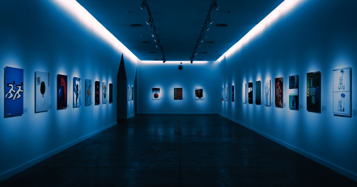 Sala espositiva di un museo d'arte moderna