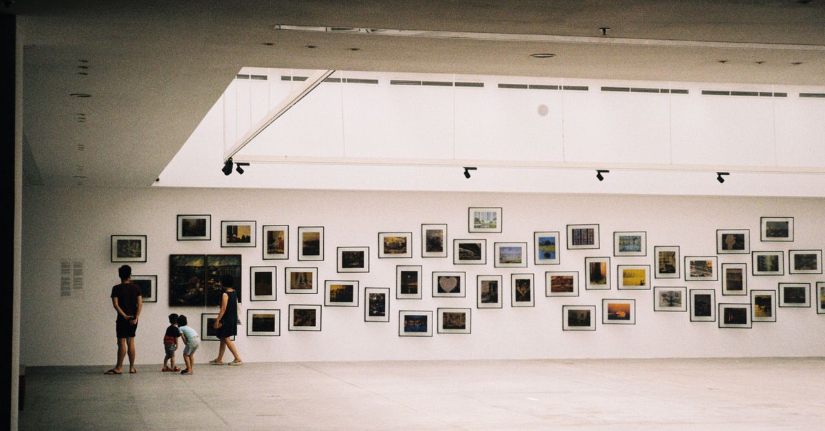 Sala espositiva di un museo d'arte moderna (3)