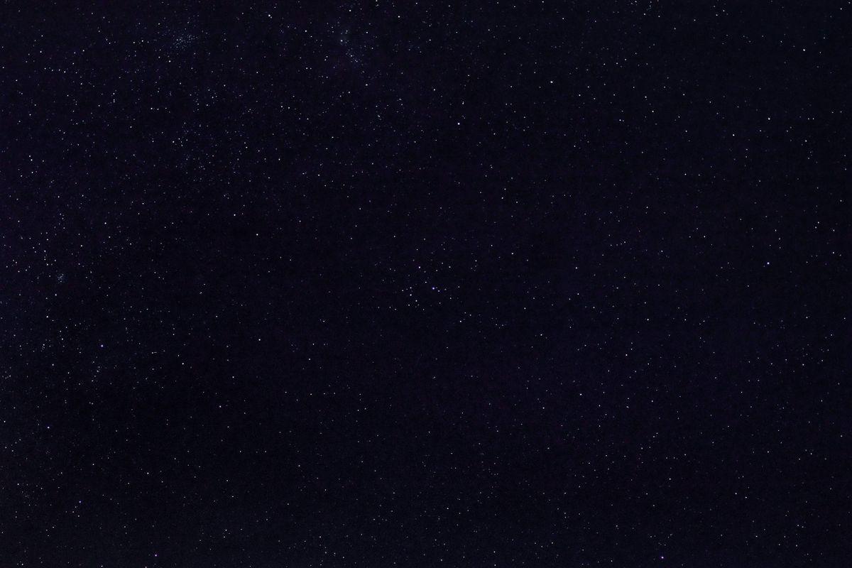 Costellazioni luminose nel cielo stellato