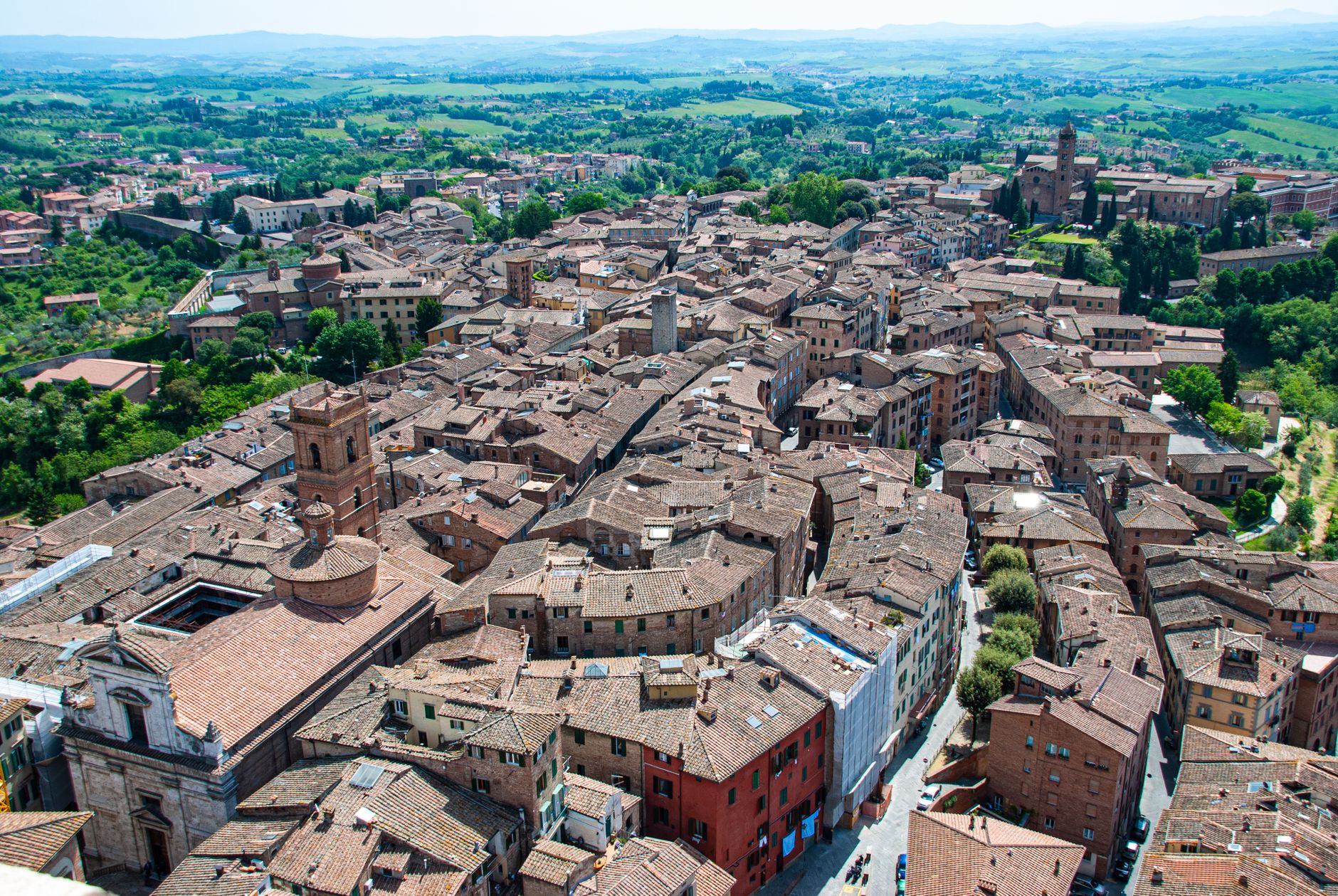 Bandiere e colori delle contrade di Siena