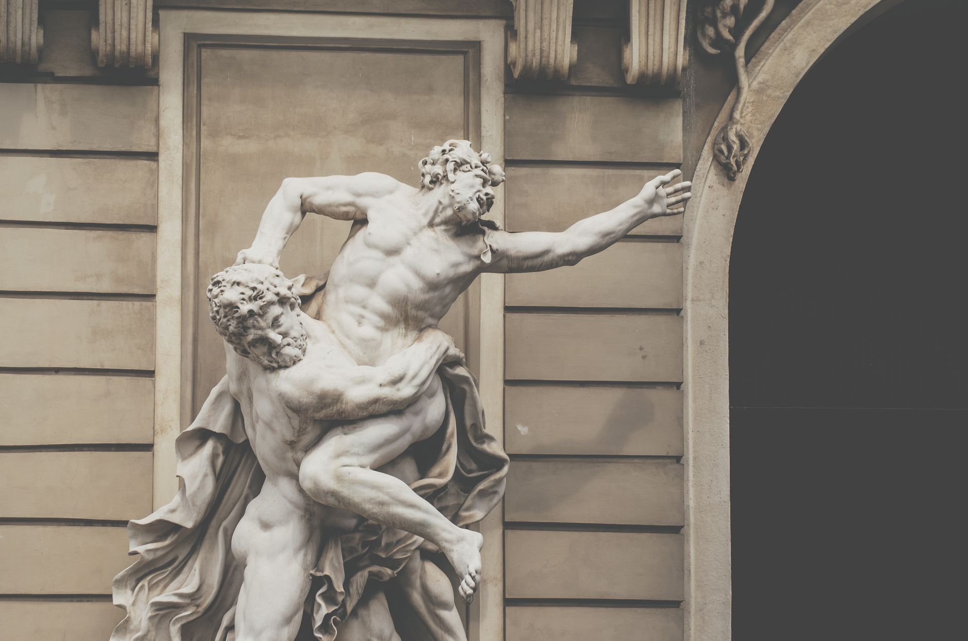Statua di divinità greca dell'antica mitologia