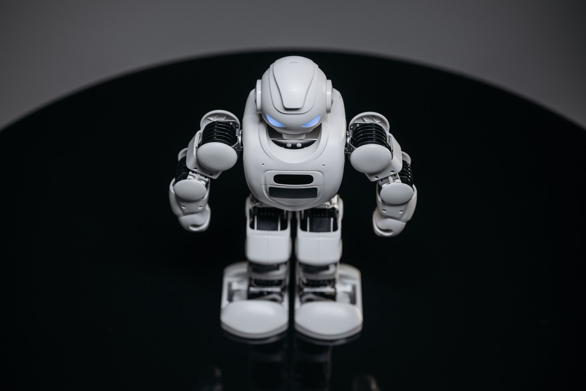 Laboratorio di robotica con macchine e sensori