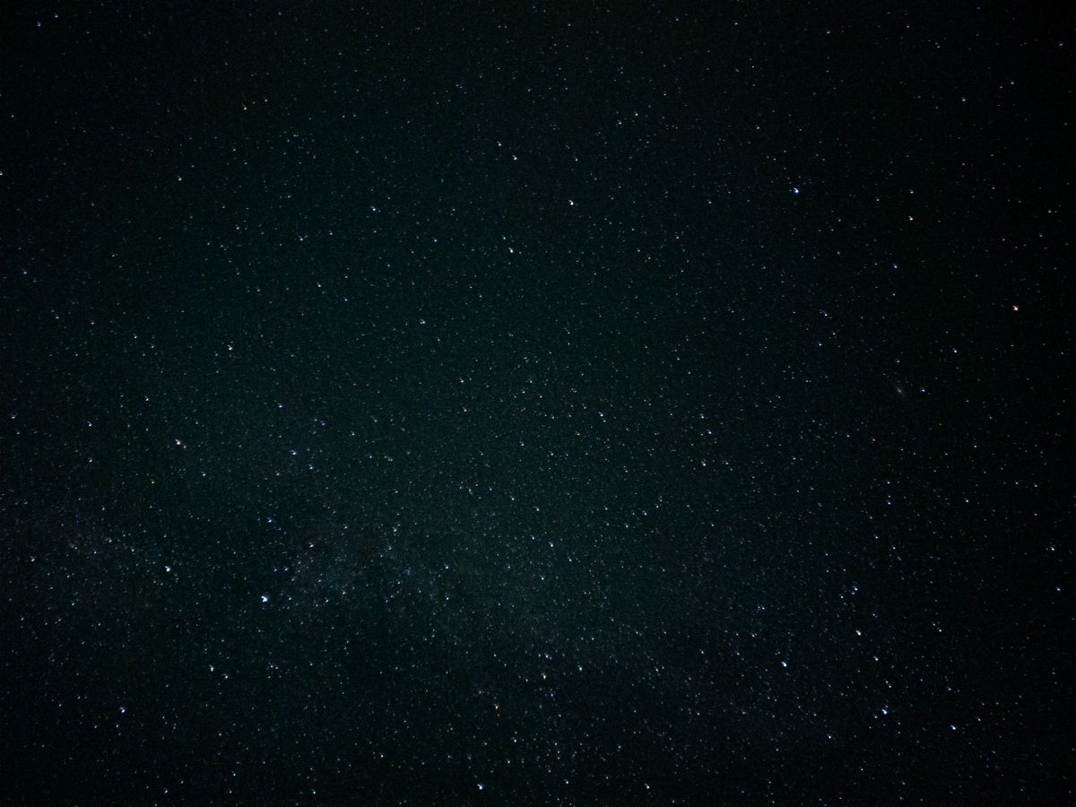 Nube di gas e stelle in una regione di formazione stellare