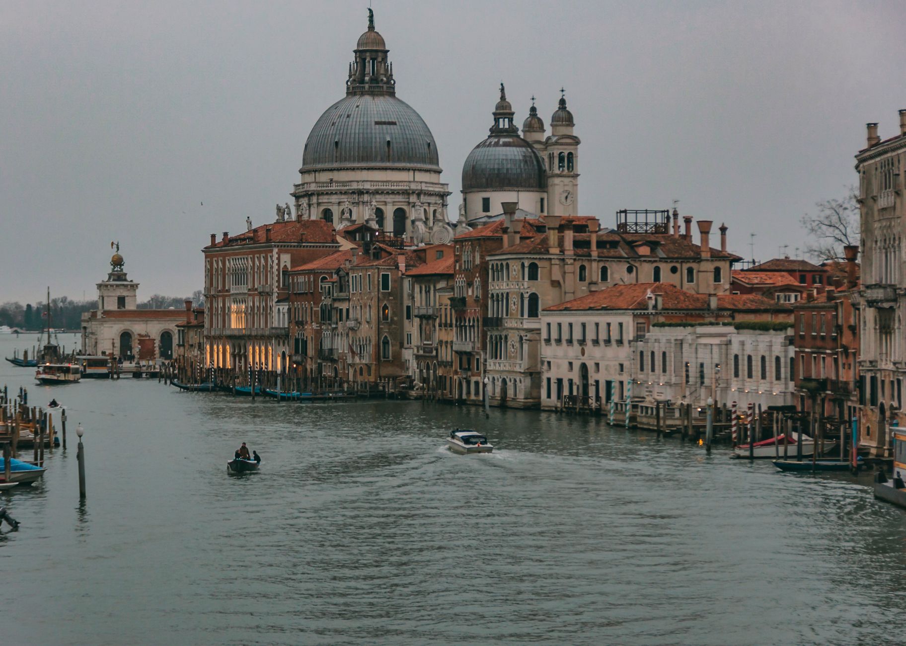 Il Canal Grande di Venezia con le imbarcazioni