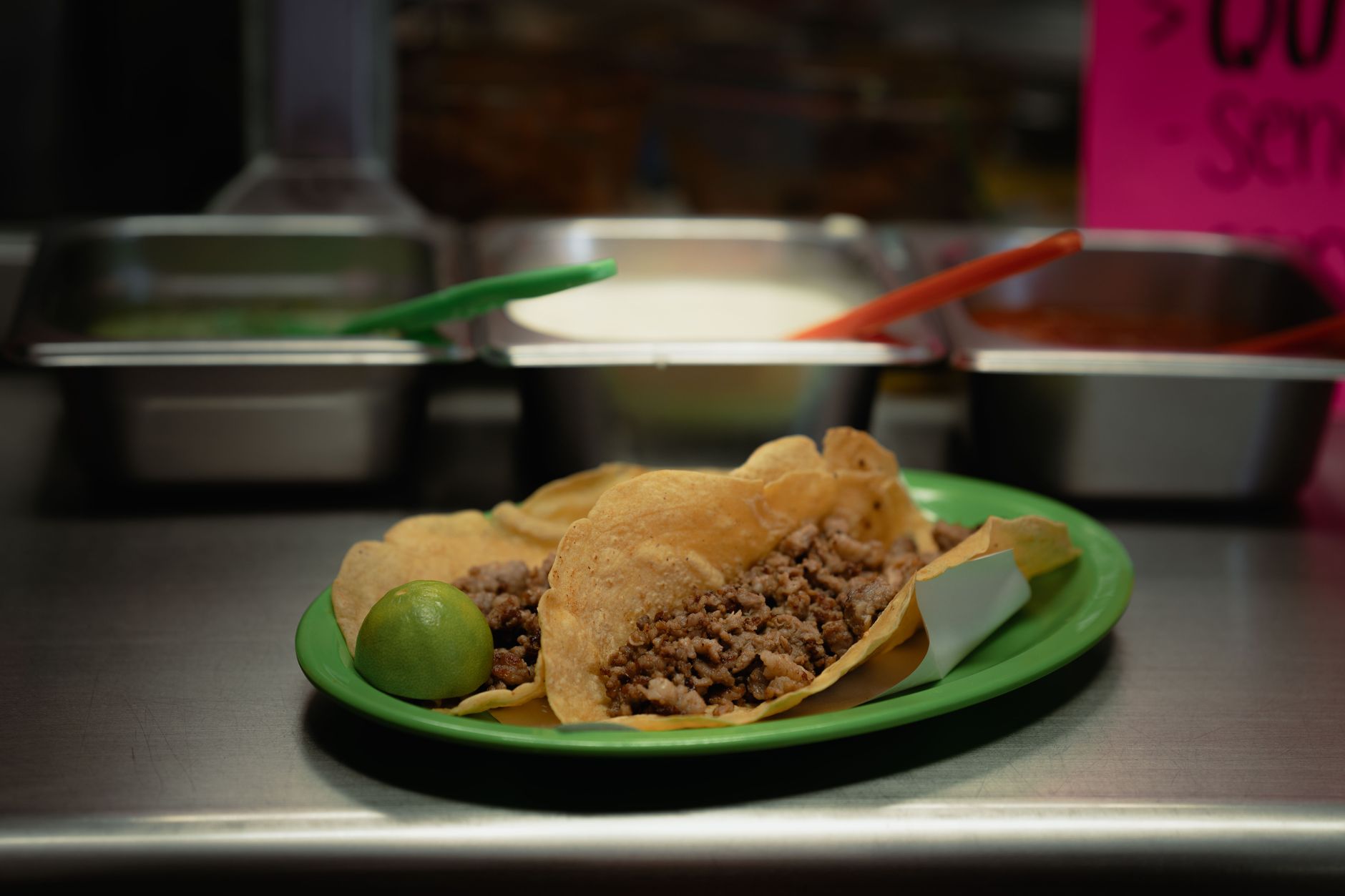 Tacos messicani con carne e verdure fresche