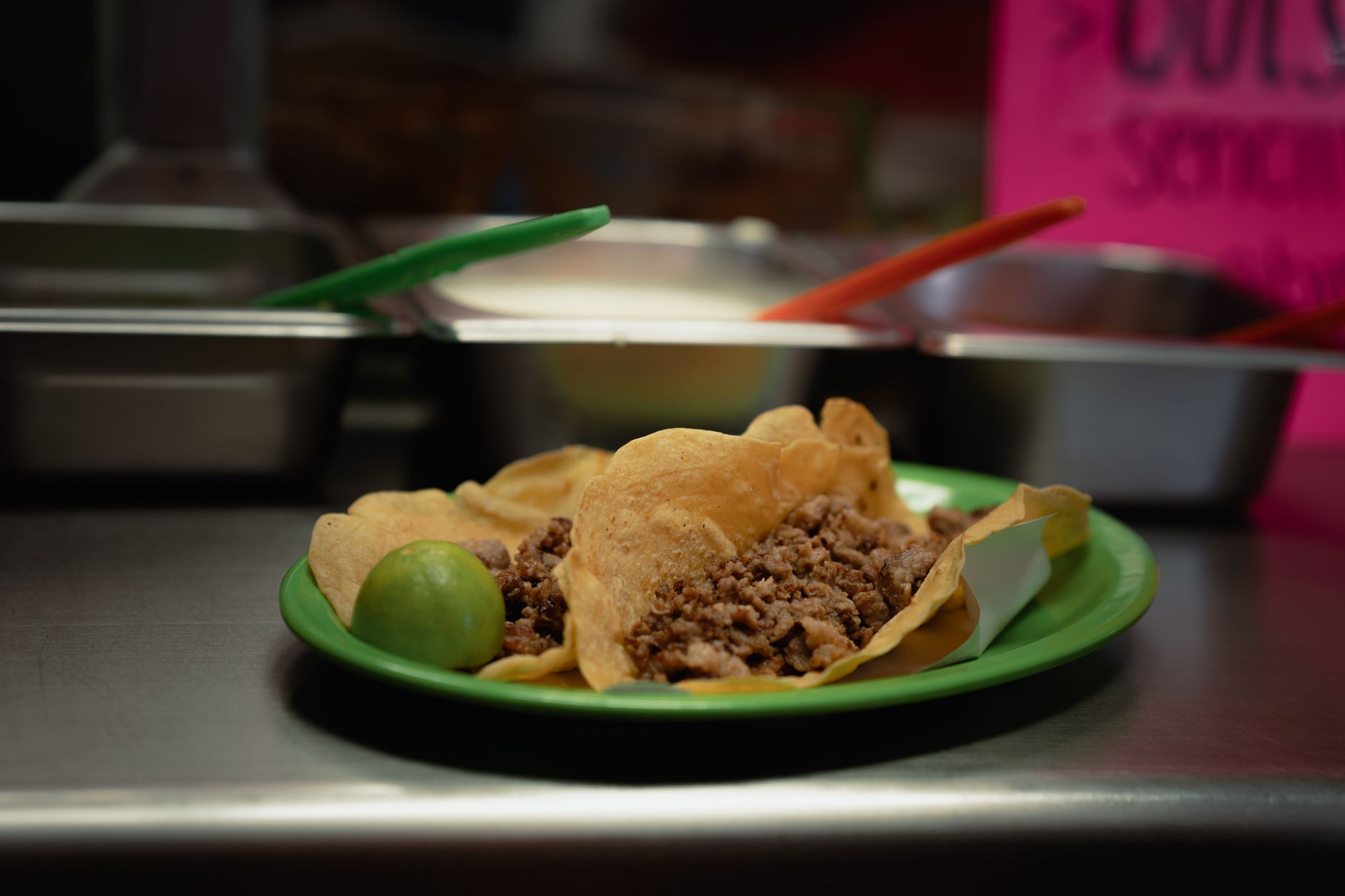 Tacos al pastor con carne di maiale marinata
