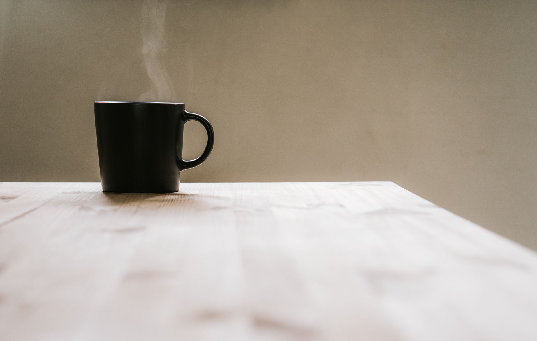Chicchi di caffè tostati pronti per la macinatura