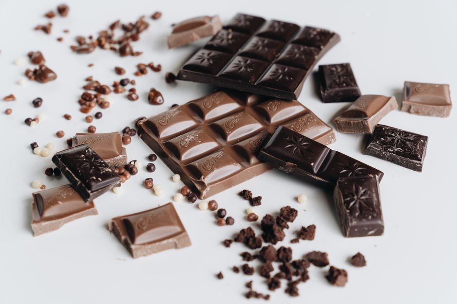 Tazza di cioccolata calda densa in stile tradizionale
