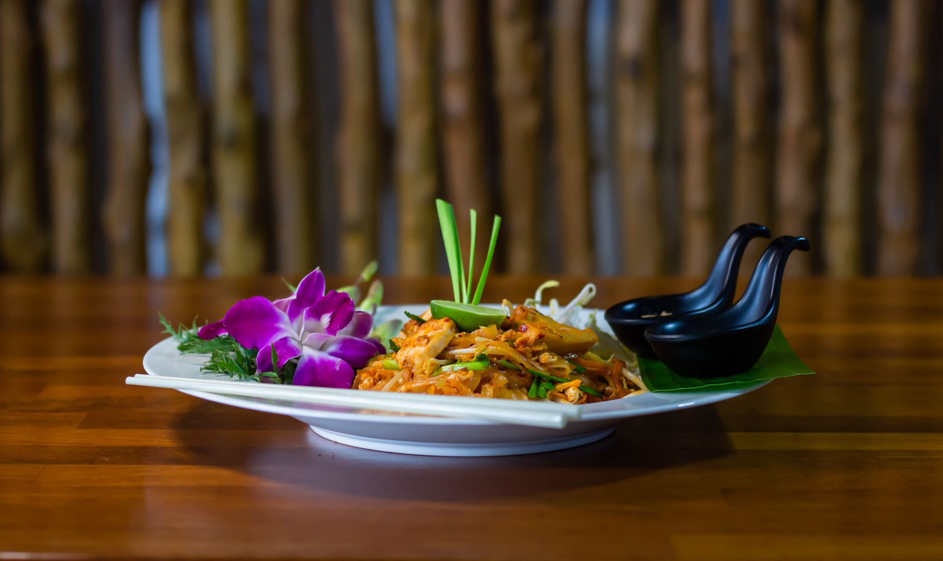 Noodles di riso saltati nel wok