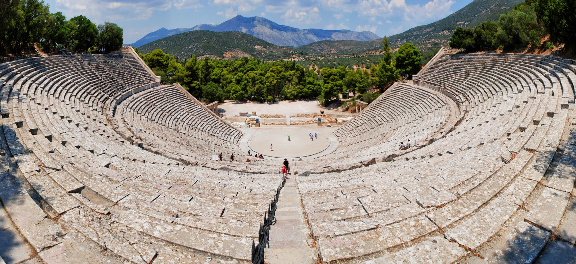 Le gradinate in pietra del Teatro Greco di Siracusa