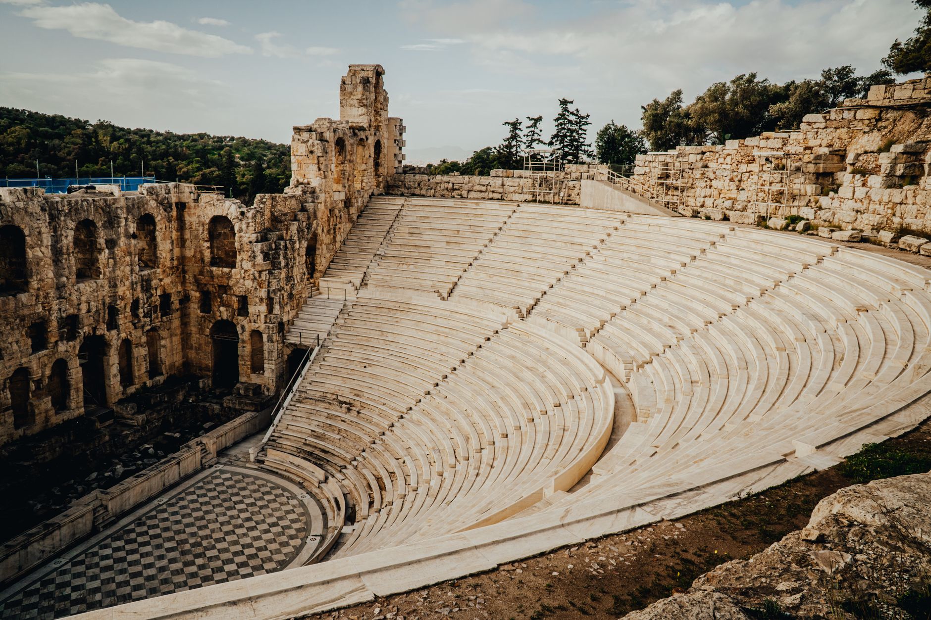 Gradinate a semicerchio di un teatro dell'antica Grecia