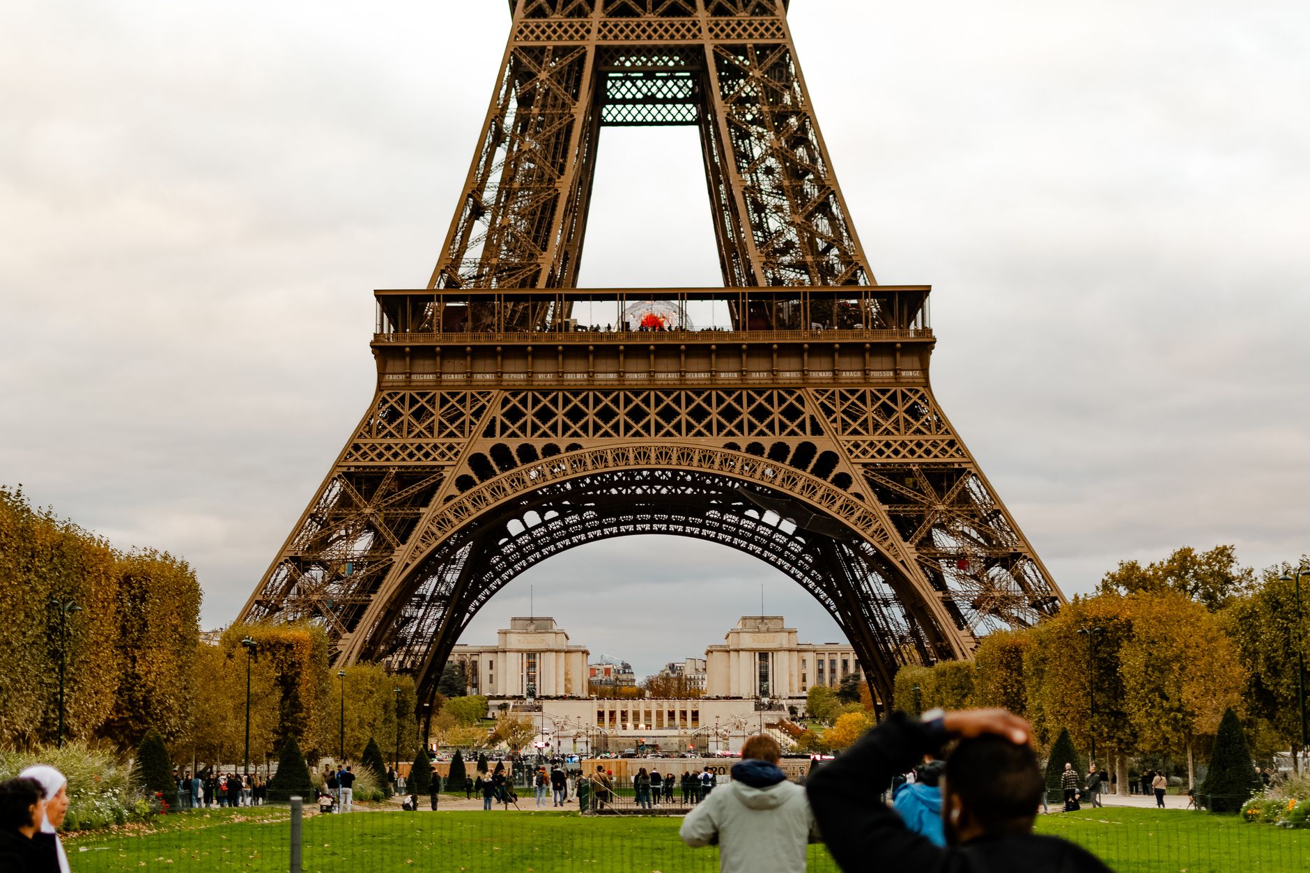 Dettaglio della struttura di ferro della Torre Eiffel