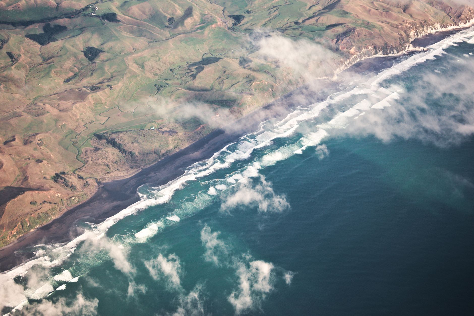 Paesaggio oceanico che nasconde il continente sommerso
