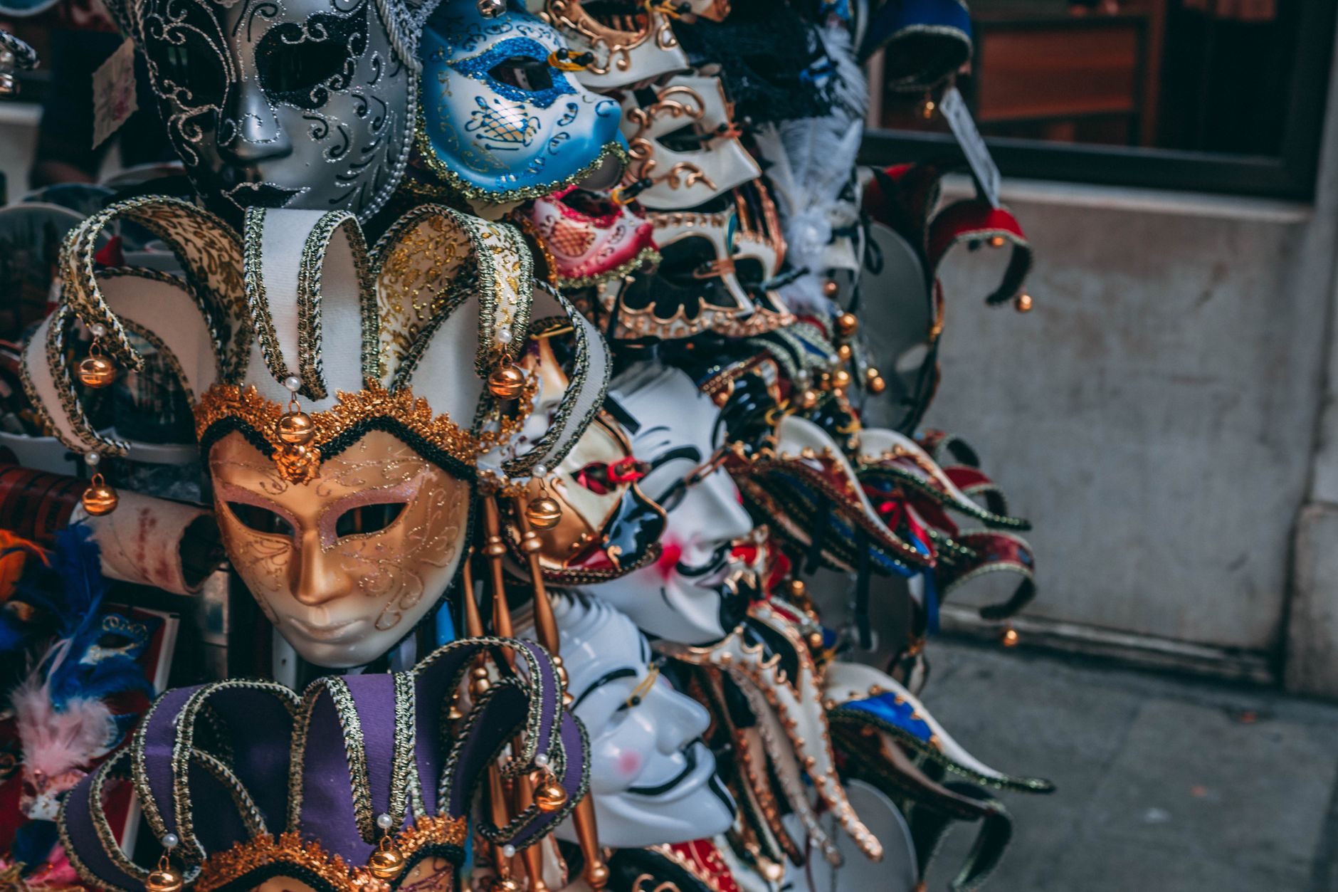 Maschera di carnevale veneziana decorata
