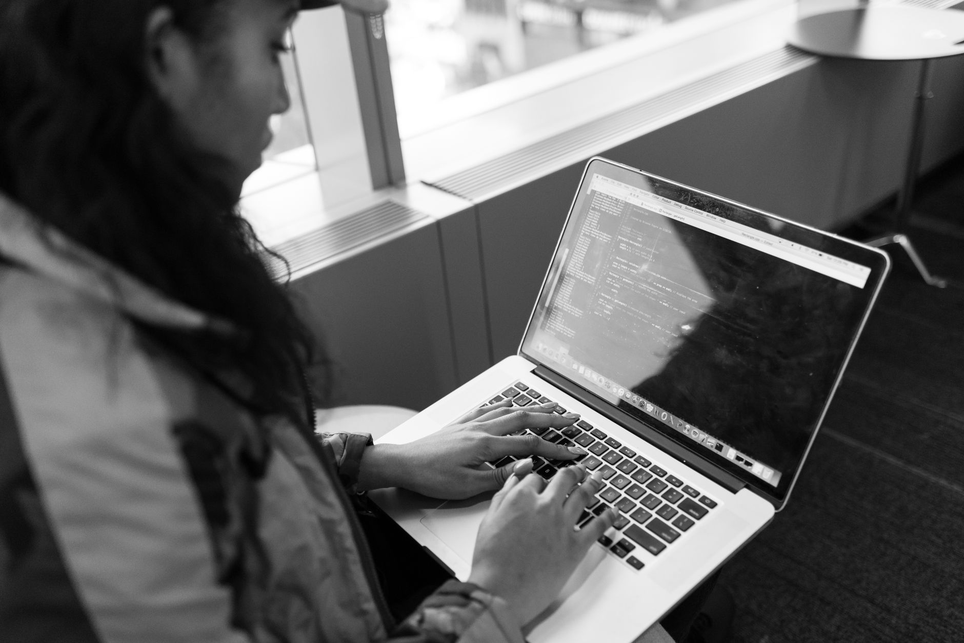 Schermo di un computer con codice di programmazione