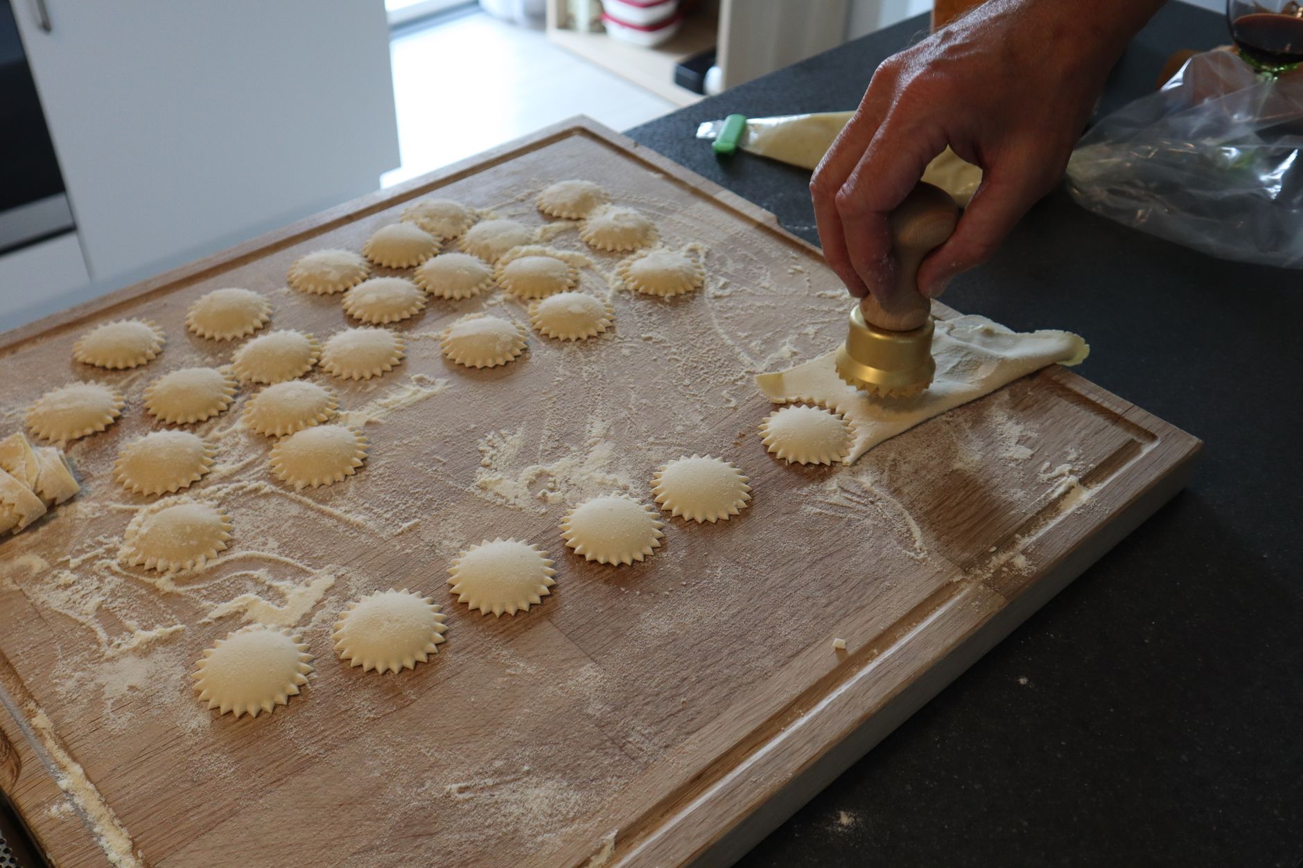 Pasta ripiena fatta a mano simile ai culurgiones sardi