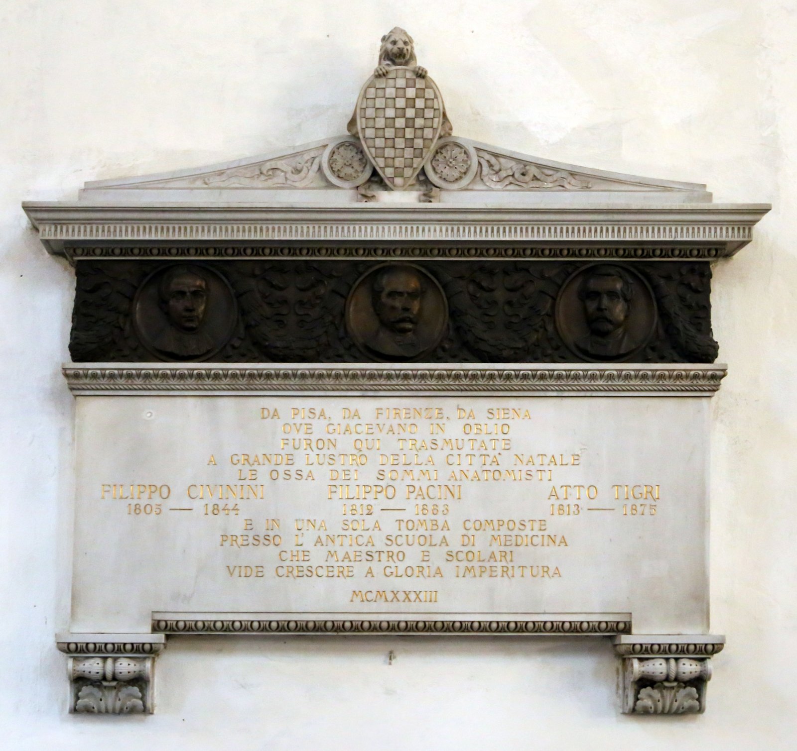 Monumento del 1933 a Filippo Civinini, Filippo Pacini e Atto Tigri nella chiesa di Santa Maria delle Grazie a Pistoia