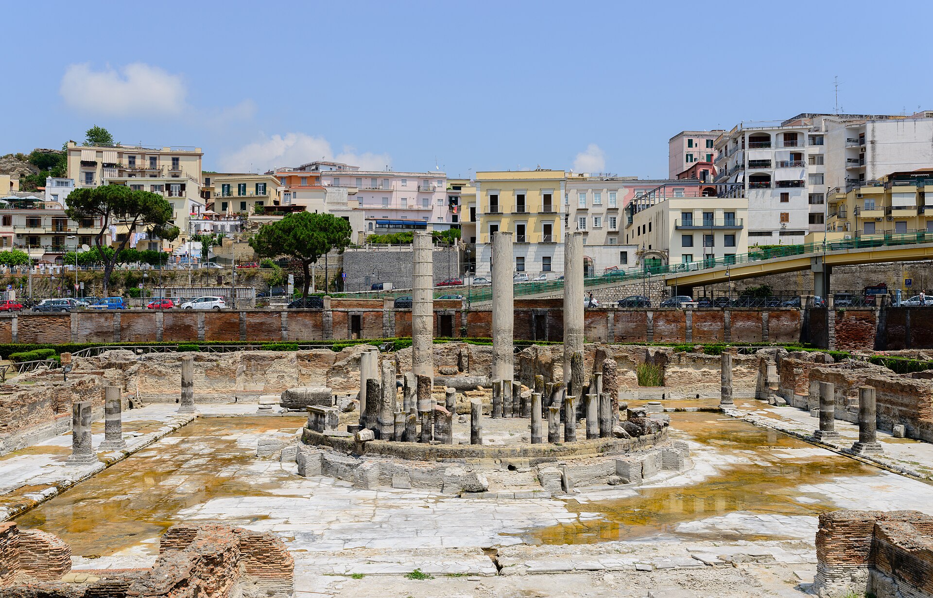 Colonne del Macellum (Tempio di Serapide) di Pozzuoli, testimonianza storica del bradisismo dei Campi Flegrei