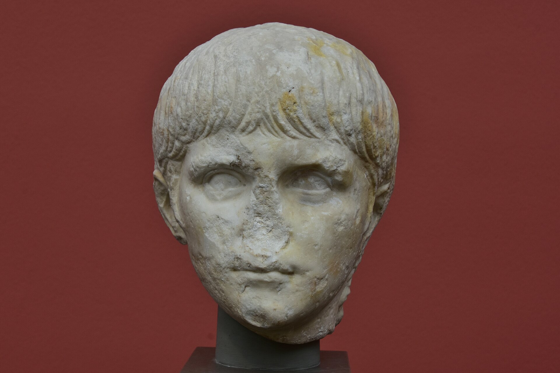 Busto marmoreo dell'imperatore romano Nerone da giovane, conservato alla Ny Carlsberg Glyptotek di Copenaghen