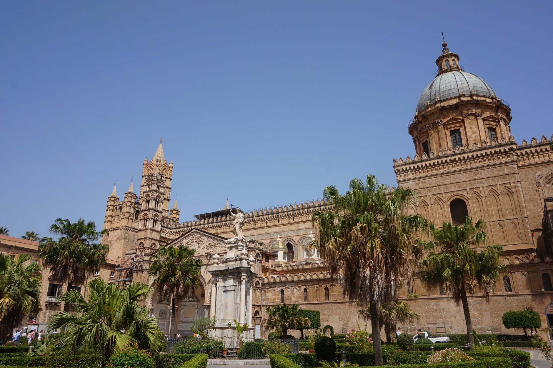 Cattedrale di Palermo in una giornata di sole