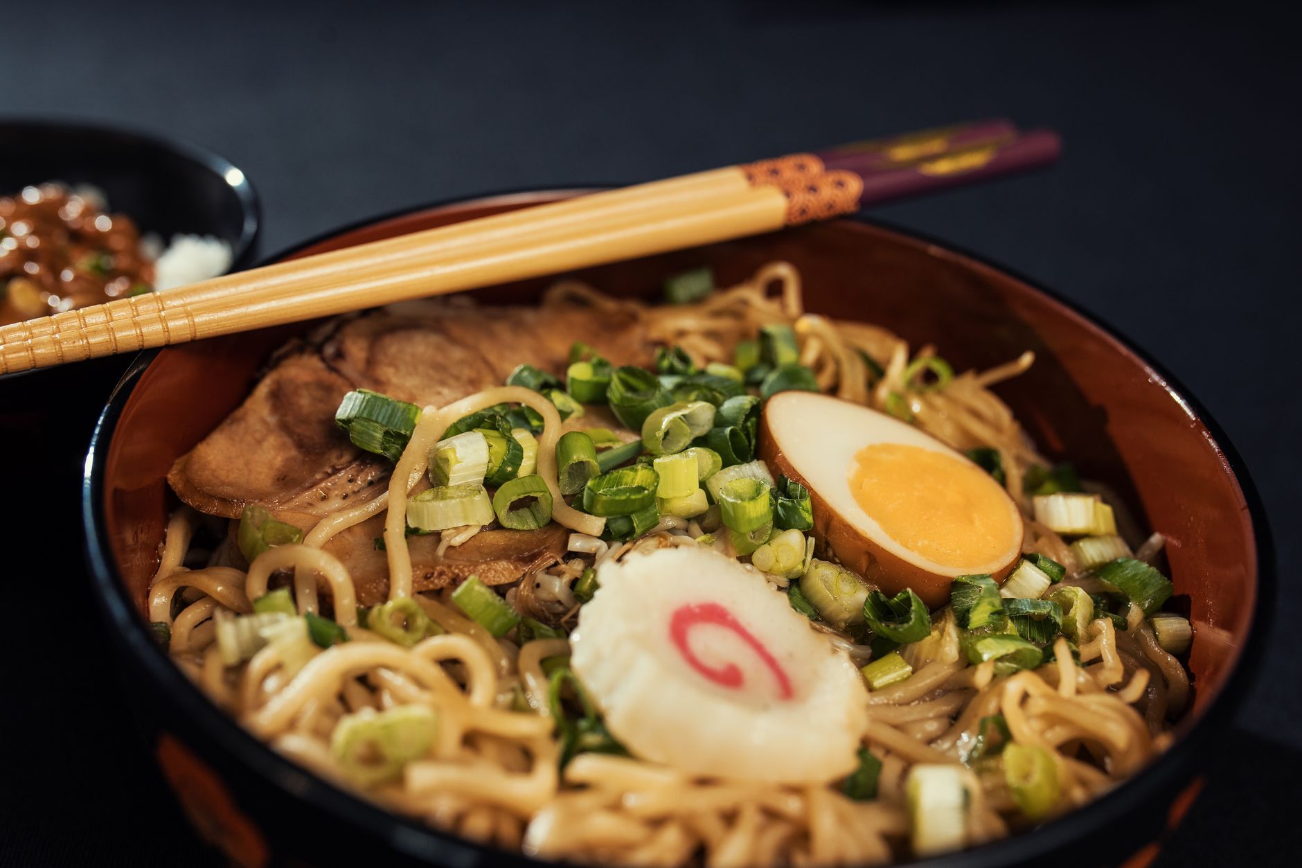 Locale giapponese che serve ramen