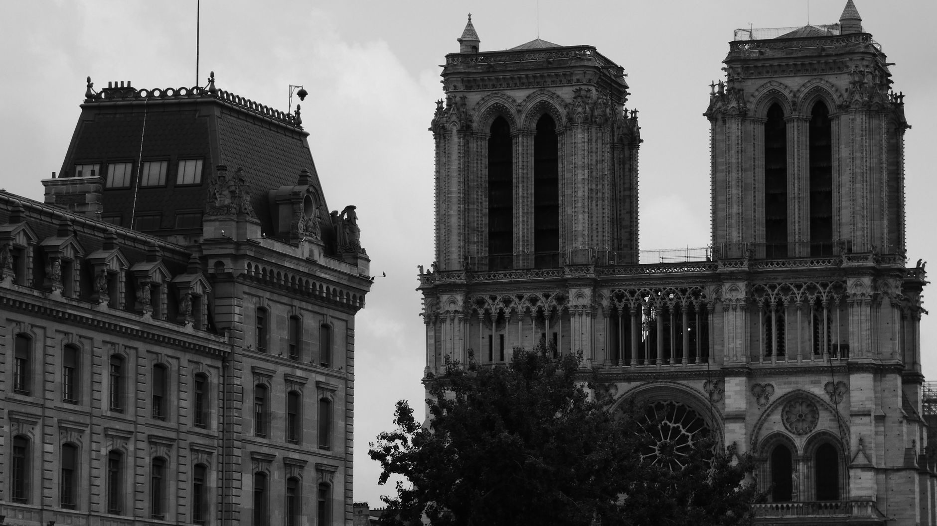Antico edificio francese testimone di secoli di storia