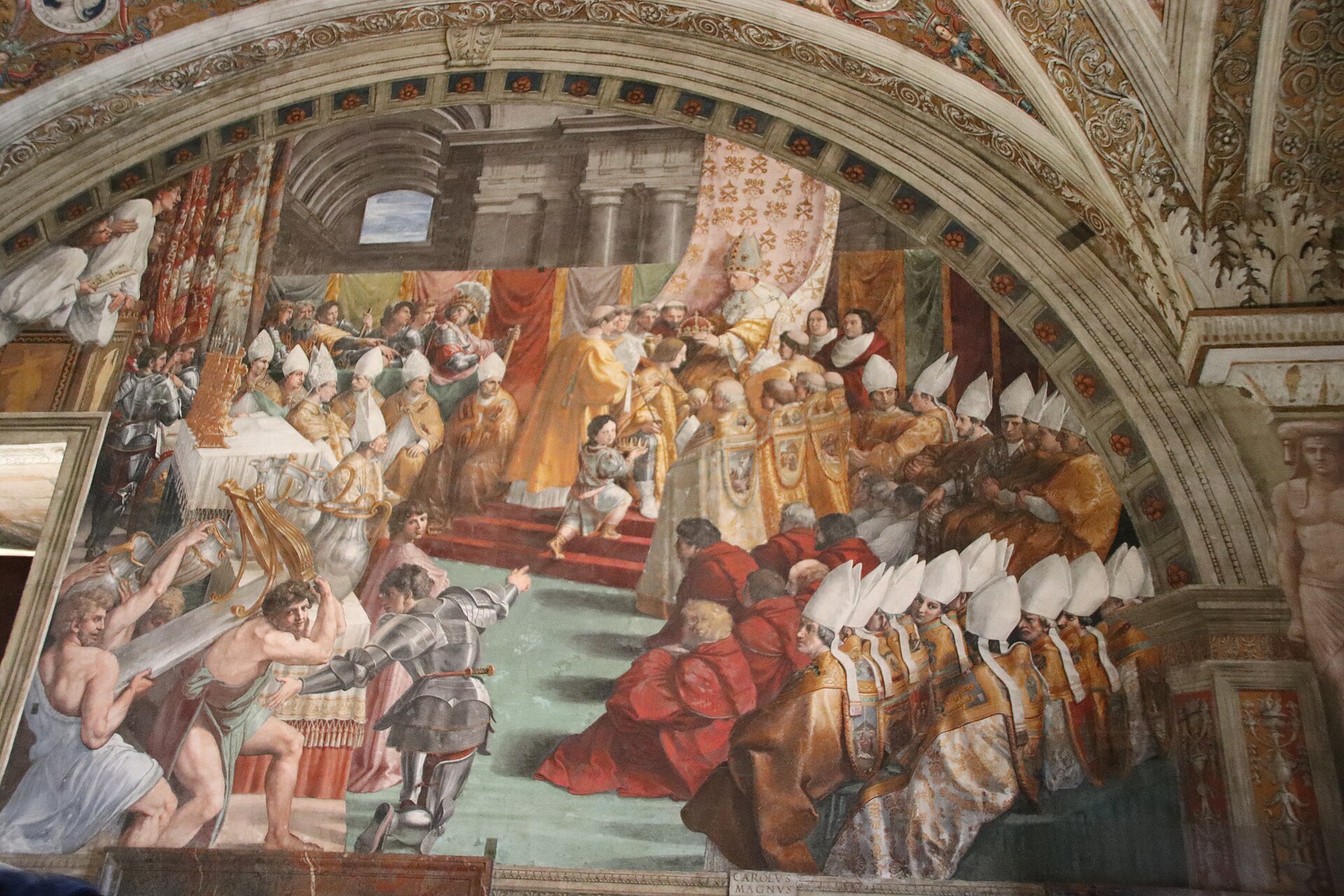 Affresco dell’Incoronazione di Carlo Magno di Raffaello nei Musei Vaticani: papa Leone III ha il volto di Leone X